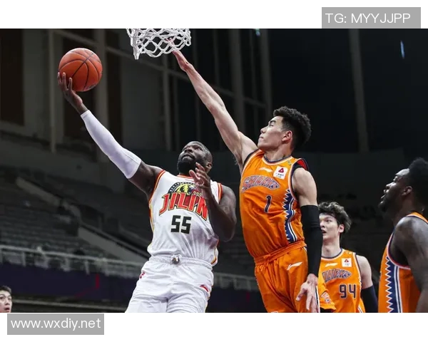 多点开花！刘铮16分＆怀特塞德12分，上海半场狂轰61分